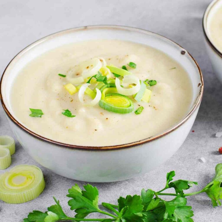Healthy, 30-Minute Cauliflower Leek Soup
