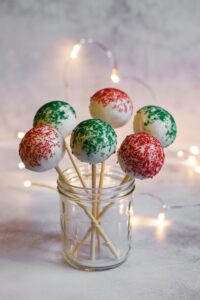 🎄 The Perfect, Flavorful Christmas Cake Pops Recipe